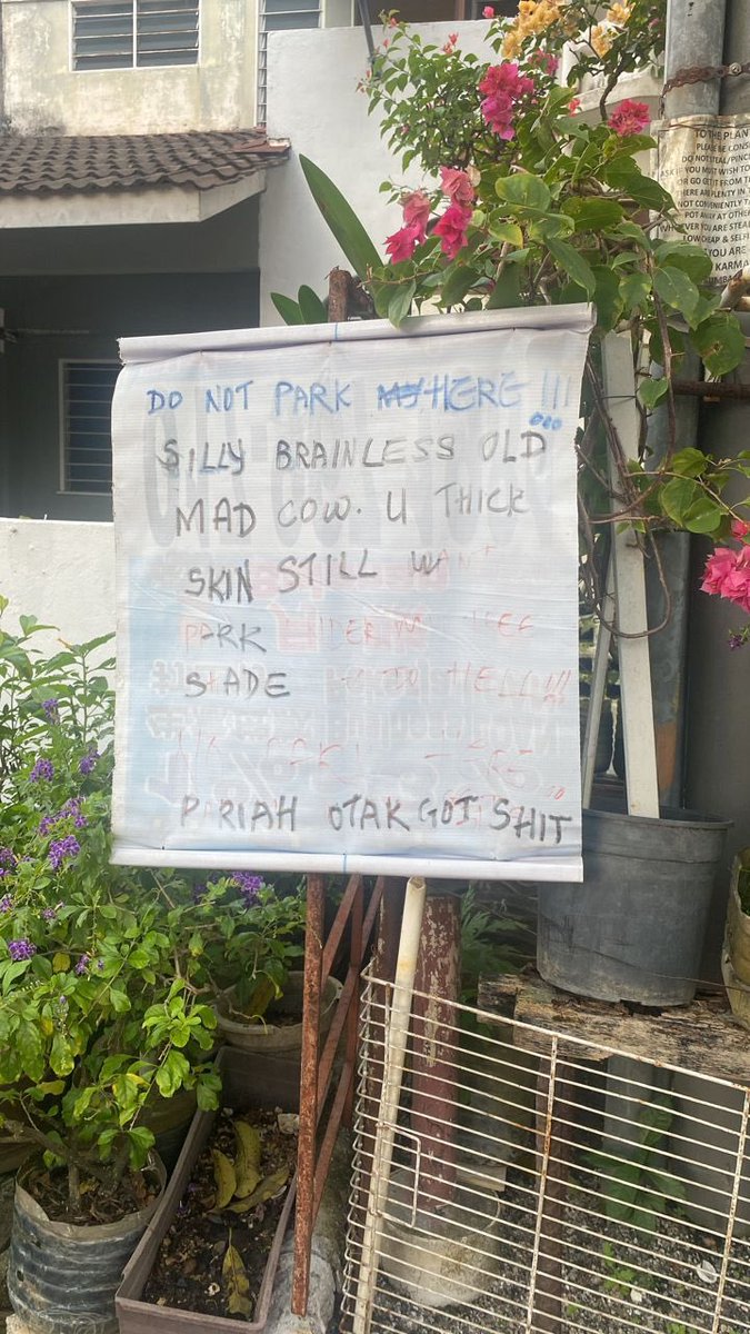 PiraG90's tweet photo. The year is 2023 but we still have humans like this. 

Todays Story "MY NEIGHBOUR"

My psychotic neighbour decided to pour sand and break the side mirror my SIL just because it was a few inches in frnt of her weekend home. She must have not mixed around with humans
🤦🏻‍♂️🤦🏻‍♂️🤦🏻‍♂️🤦🏻‍♂️🤦🏻‍♂️ https://t.co/GMdEYSGSB2