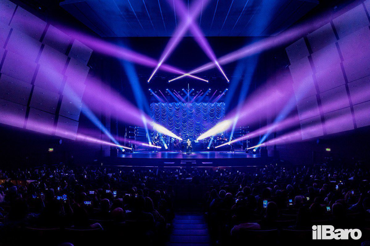 rockmoda's tweet image. Milano, è sempre bello tornare! ✨
Ci vediamo anche stasera al Teatro Arcimboldi per una serata piena di musica ed emozioni ❤️🍀

 📸 
#Modà #ModàLive #ModàeOrchestra #Modà20 #Gioia10 #Romantici @officialFandP