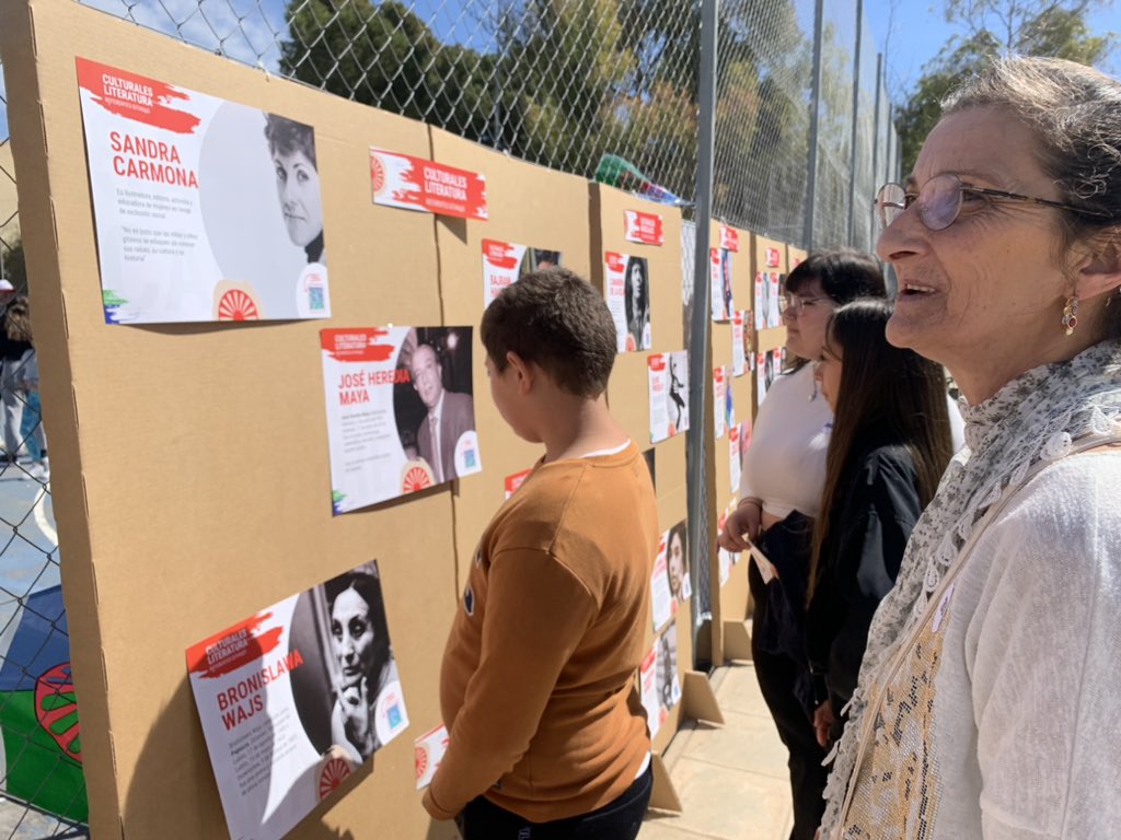 gitanos_org_ALI's tweet photo. #ReferentesGitanos
Son muchos los gitanos y las gitanas que están realizando aportaciones desde diferentes ámbitos (cultura, política, literatura, social, deportivo…). 
En nuestra convivencia del
#8deAbril #DiaPuebloGitano podrás conocerlos a todos y todas
💙❤️💚 https://t.co/ZIJya7IdLD