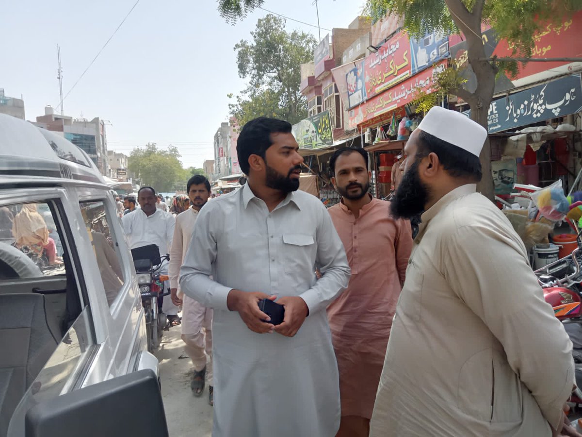 attiqkhan005's tweet photo. Anti Encroachment Campaign
چیف آفیسر صاحب نے بازار کا دورہ کیا اور انکروچمنٹ پر وارننگ دیں اور جرمانہ بھی کیا۔
@lgcddpunjab @CS_Punjab @ACSSouthPunjab @CommissionerBpr @DeputyOffice https://t.co/6uPpxHbvOS