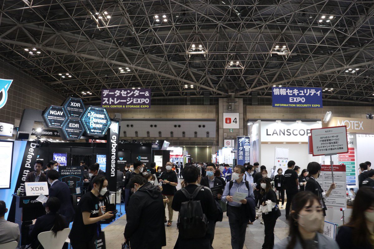 sputnik_jp's tweet photo. 🇯🇵🤖スプートニクの特派員が今日、#東京ビッグサイト で開催されている第32回Japan IT Weekを訪れた。この展示会では、日本国内外の企業が最新の製品を紹介している。展示会は7日まで。
 #JapanITWeek
#JapanITWeekSpring https://t.co/ai6fHVsevJ
