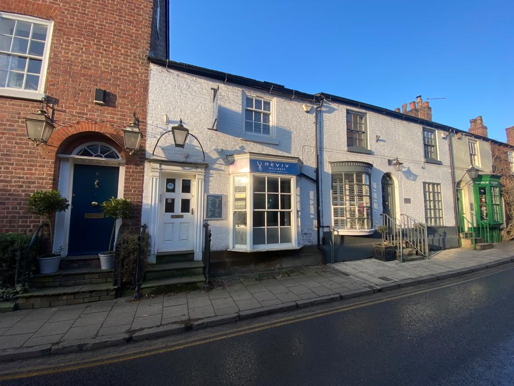 willsillprop's tweet image. To Let - 8 King Street, Knutsford. To Ground and first floor self contained space - ideal for retail, office, healthcare or beauty use - 978 sq ft. For further details visit 
bit.ly/43d8EzQ
#retail #shoptorent #commercialpropertyforlease