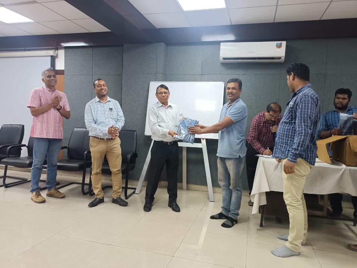 RT SriSriU 'Dr. Suresh Sahoo & Mr. Bharat Dash from the Faculty of Management Studies conducted a 2-day #CorporateWorkshop for Aarti Steels' front-line employees to emphasize the significance of #CommunicationSkills in fulfilling their roles. #Traini… '