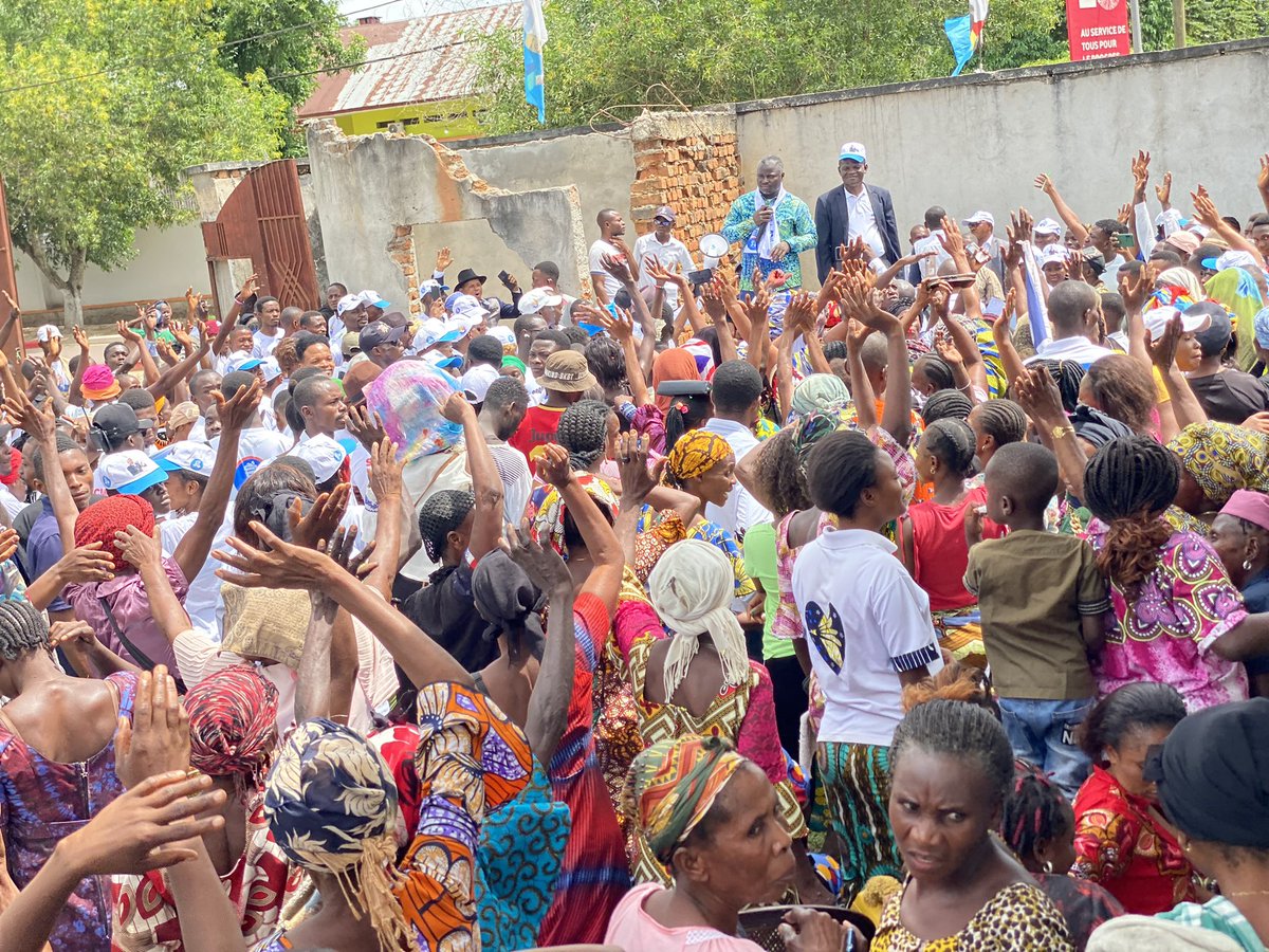 PrMatofali's tweet photo. Présentement à Kisangani, je viens d participer à 1matinée politique au siège d mon parti @Ensemble_MK qui clôture le travail de 4jrs organisés par le haut représentant du Pr @moise_katumbi ds la grande orientale, l’hon @gratieniracan avec les 4 coordonnateurs provinciaux! https://t.co/2UwTSIuZ9I