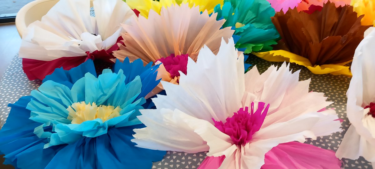 Vive le printemps!@senioriales@ateliercréatif@fleursen papier