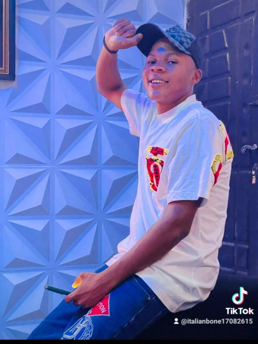 ucheital's tweet photo. How do l look https://t.co/M86ip5d3nU