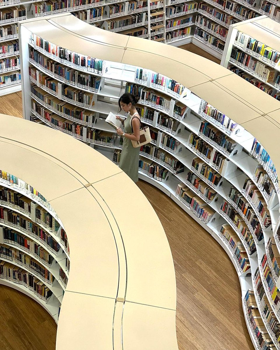 psngayondigital's tweet photo. Aktres na si Belle Mariano, nag-post ng ilang larawan habang siya'y nasa isang library sa Singapore.

"Currently: 📚🤫😂," saad nito sa kanyang post.

(belle_mariano/Instagram) https://t.co/DMjKcnRWIR