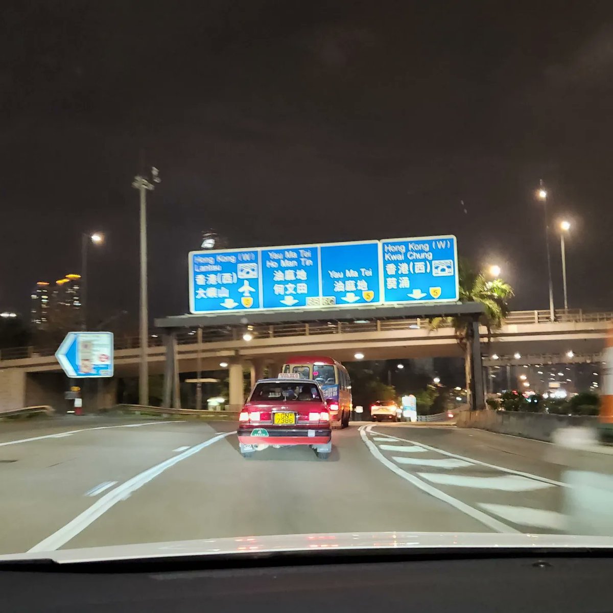 jeonsumi15's tweet photo. #FirstParadeinHK
#KANGDANIEL
#강다니엘
홍콩 콘서트 10시 공연 끝
다시 택시타고 홍콩 공항으로
출발 새벽12시30분 뱅타고
바로 인천 도착
그래 피곤하지만
난 다니엘만 보고 왔음
됬지
많이 응원 해주고
목소리는 상했지만
그래도 우리가수가 최고야 https://t.co/THoupYi7Uw