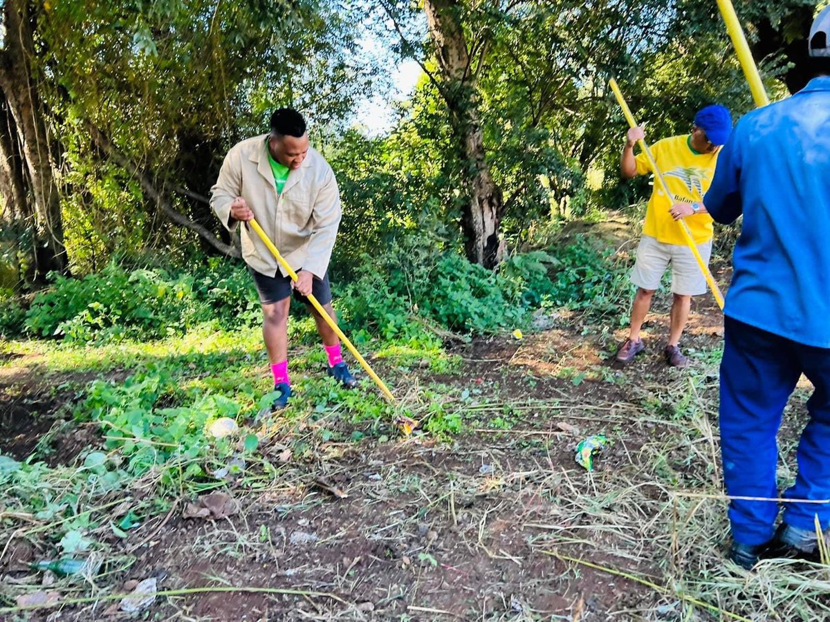 mnikathis3's tweet image. The Howick Police Station  was a sucess. 

Thanks to our Community Services and Public Safety and the Infrastructure and Public Works Directorates, the public and Councillors for their assistance.

#MakingProgressTogether
#PinkSocksRock