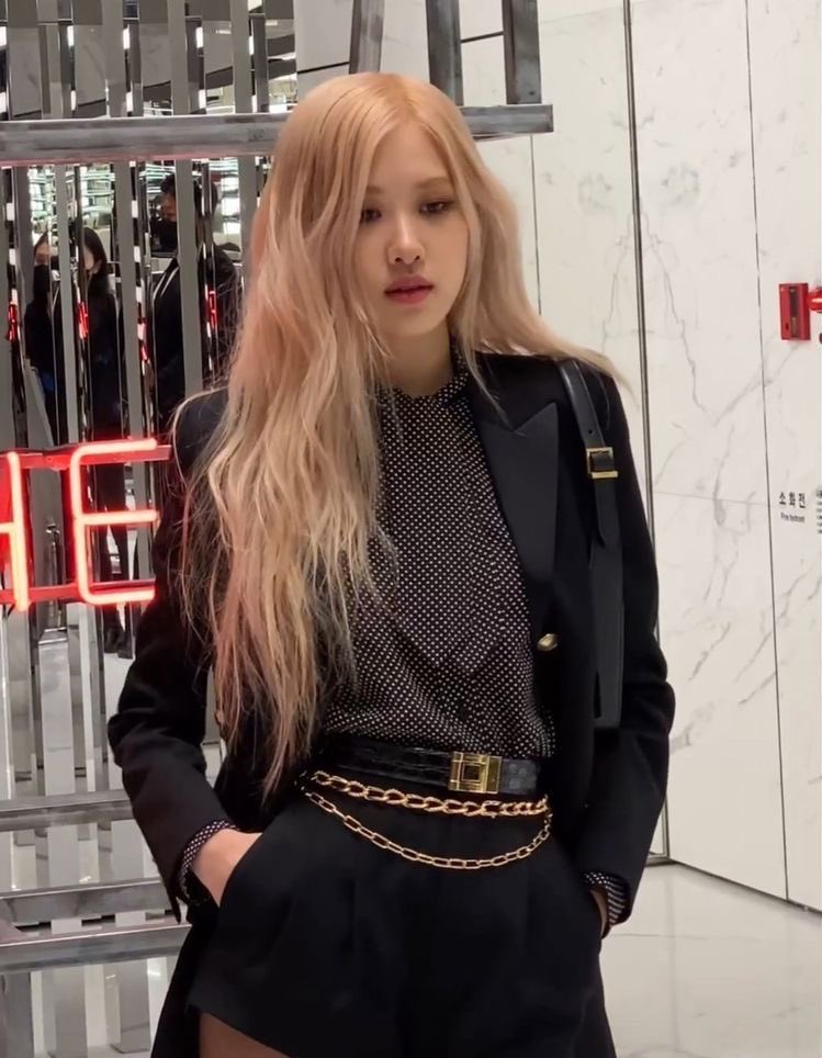 rosé pics tweet media