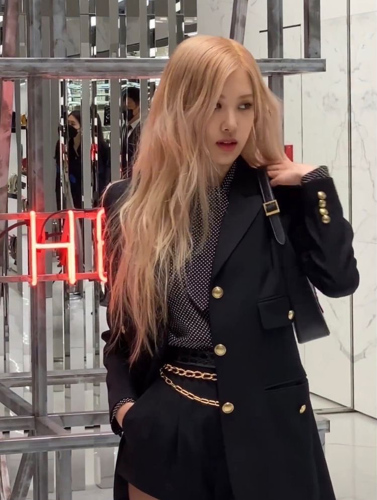rosé pics tweet media