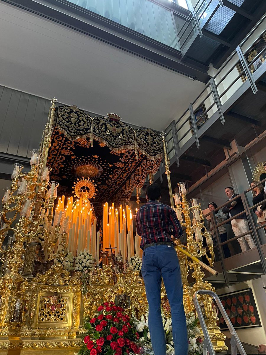 AmoryCaridad's tweet image. ❤️‍🔥#AmoryCaridad|| Con la reflexión de las virtudes teologales hemos hecho el encendido de las velas del trono de la Virgen de la Caridad.

Madre de la Caridad, ruega por nosotros.

#CofradiasMLG 
#barriodelavictoria