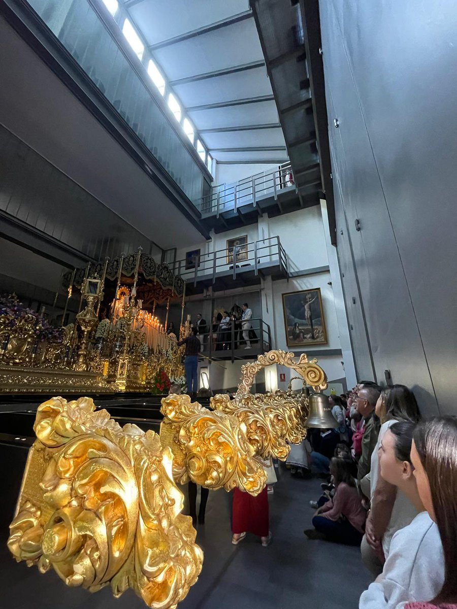 AmoryCaridad's tweet image. ❤️‍🔥#AmoryCaridad|| Con la reflexión de las virtudes teologales hemos hecho el encendido de las velas del trono de la Virgen de la Caridad.

Madre de la Caridad, ruega por nosotros.

#CofradiasMLG 
#barriodelavictoria