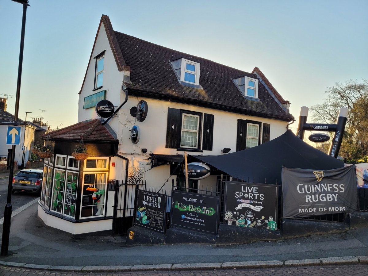 Anyone that's coming down on Saturday this is the pub for you,been my local for years,cracking bar staff 5 mins walk from ground, best pub in Brentford by a mile .The New Inn👍🍺