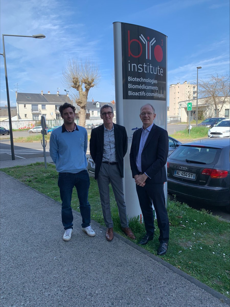 ThHulot's tweet photo. Hier j'ai eu le plaisir de visiter le #Bio3 Institute à Tours, un centre de #formation dédié au développement des #compétences métiers et aux enjeux de la #bioproduction, filière d’avenir pour les #médicaments. 💊 https://t.co/cwRdR2jjIE