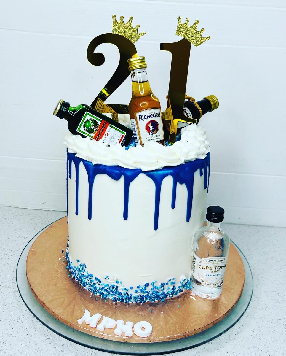 Exquisitedeluxe's tweet photo. Celebrating your birthday? Look no further! we bake cakes of all designs to satisfy your sweet tooth and celebrate your special occasions. 🎂🍰 #CustomCakes #CakeDesigns #BakeryDelights #SweetTreats#womeninbusiness#enjoyslowspiceon#vhuambadzidrive https://t.co/ZClnbsumvr