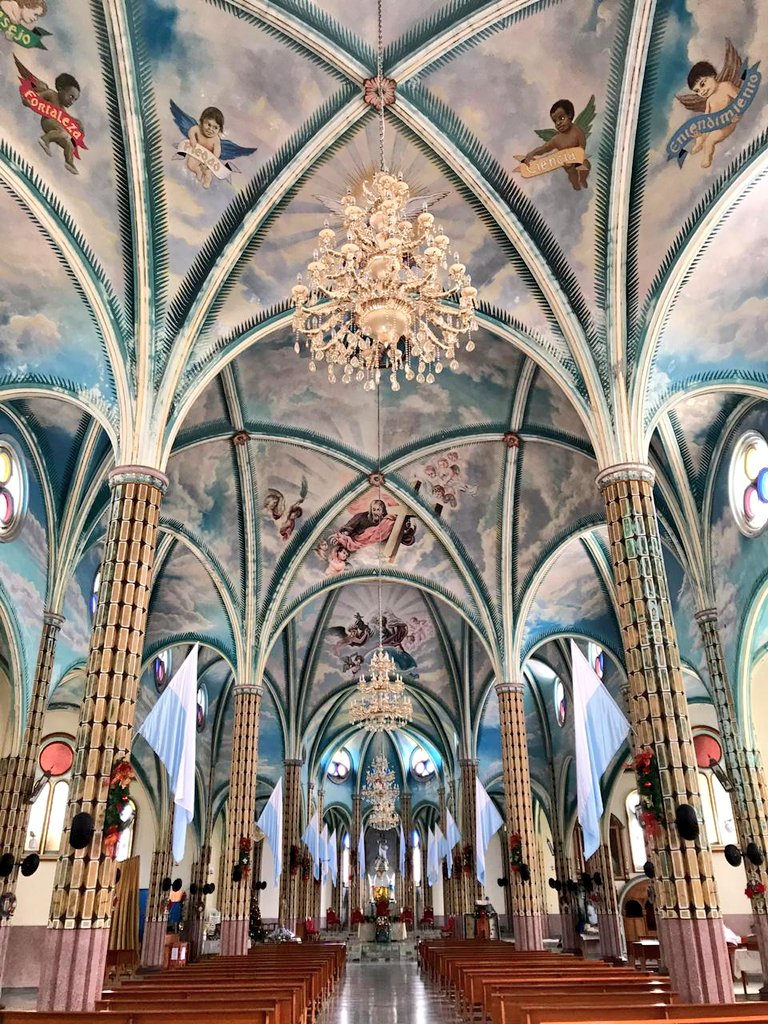 ¡#SemanaSantaSeViveEnBoyacá 🛐!

Hagamos un hilo con imágenes de los templos que han visitado en Boyacá y que los dejaron sorprendidos por su belleza arquitectónica ⛪.

Empezamos nosotros: Parroquia María Inmaculada - Ciénega.

Foto: <a href="/NMayorgaP/">Nicolás Mayorga Patarroyo</a> 

[Sigue 🧵👇🏾]