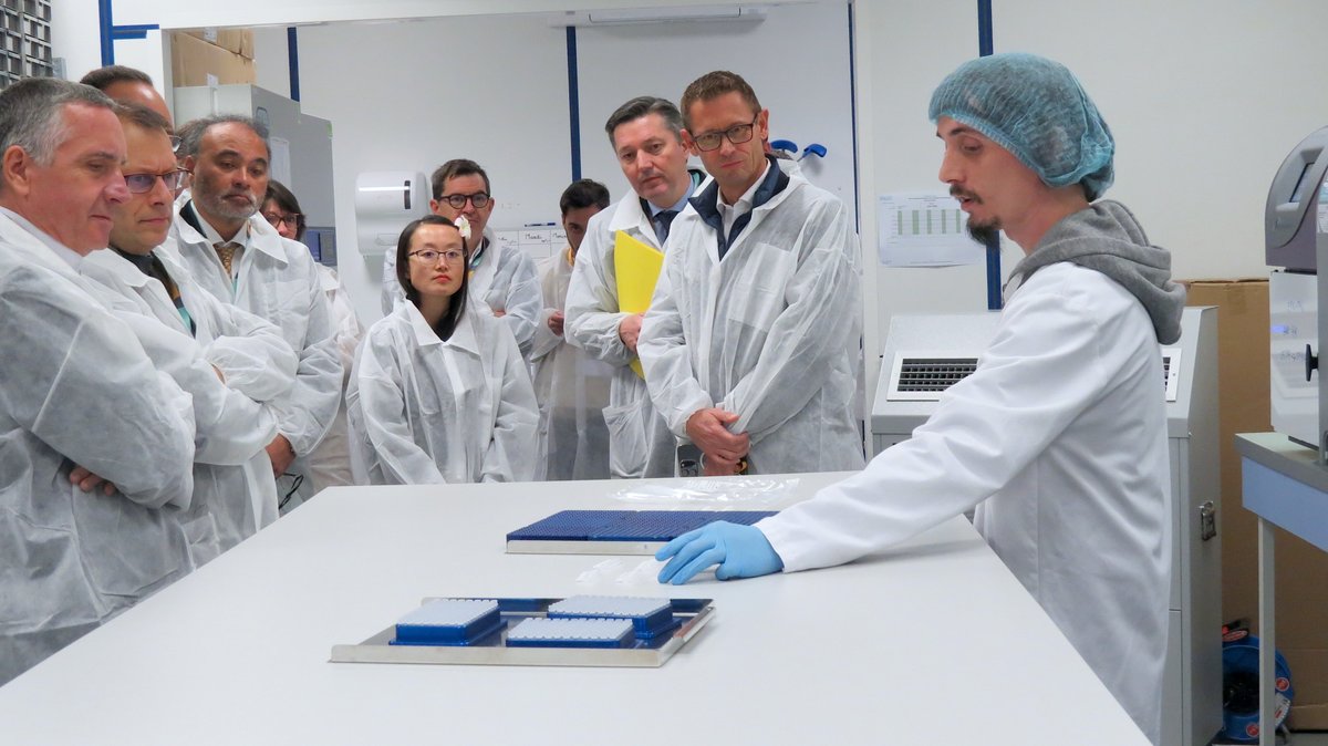 👏 Inauguration ce matin  à <a href="/enalees/">Enalees</a>. La #biotech investit dans un nouveau laboratoire de 160m2 pour renforcer sa R&amp;D et la production de ses tests de #diagnostics rapides de maladies infectieuses chez l'animal. Une extension en partie subventionnée dans le cadre du PIA France
