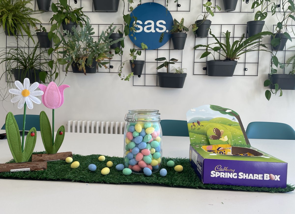 SAS_Accountants's tweet image. To get in the Easter spirit, the team were challenged to guess how many Easter eggs were in the pot. 
Congratulations to our #SASMicro Team Leader, Anna, who got her Easter weekend off to a great start with a Cadbury Easter Egg! Happy Easter from #TeamSAS!
#Teamcultue #Easter