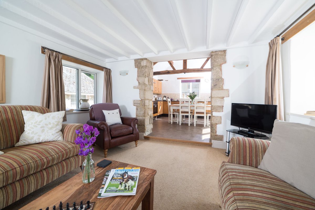 WeAcceptPets's tweet image. Explore the coastal footpath with your four legged friend when you stay at Pitt Farm Cottages. These beautiful barns are located in the heart of East Devon, perfect for walking.
weacceptpets.co.uk/Devon/3700 
#Branscombe #Seaton #Devon #Coastal #Walking #DogsWelcome #HolidayCottages