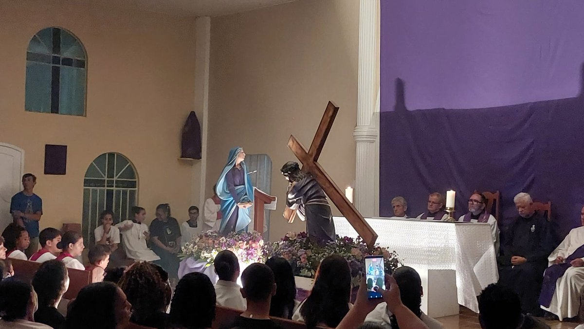 Cipriano_DF's tweet photo. Encontro de Jesus e Maria no caminho do calvário. https://t.co/0S66Y8zV9U