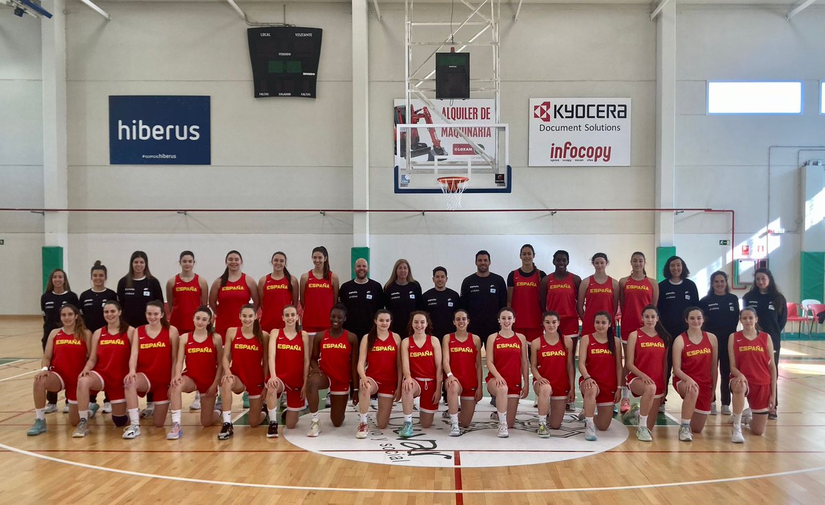 La #U15F 🇪🇸 en Zaragoza es ❤️

#LaFamilia #SomosEquipo