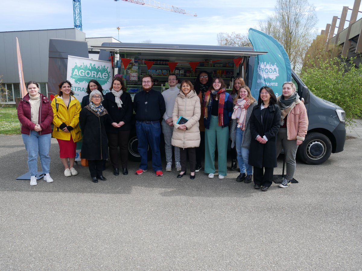 #AideAlimentaire | J.Chevalier <a href="/Prefet67/">Préfet de région Grand Est & du Bas-Rhin 🇫🇷🇪🇺</a> a visité l’AGORA truck, épicerie solidaire mobile de <a href="/AFGES/">AFGES, les Étudiant-e-s d'Alsace</a> dédiée aux étudiants.
➡️Un projet financé en partie par #FranceRelance
➡️L’État s’engage :+ de 600 000 € de crédits alloués à l’aide alimentaire dans le #BasRhin en 2022