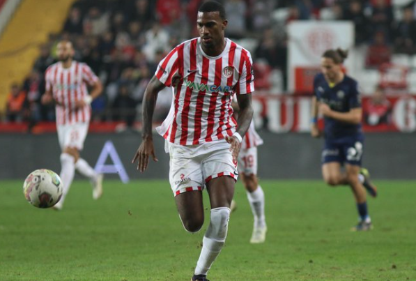 Antalyaspor Başkanı Başkan Sabri Gülel: "Haji Wright için kafamızda net bir rakam belirlemedik, ancak ben 20 Milyon €'ya satmak isterim."