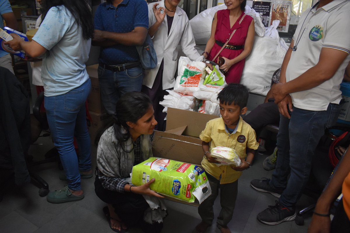 YASH_Tech's tweet photo. The #YASHFoundation is proud to support its #ImpactPartners Parpeedahar Society in its endeavour to provide healthcare services to the underprivileged. #YASHians also volunteered to visit the medical facilities to distribute medical supplies and #Healthcare kits. https://t.co/2s5C57XIeN