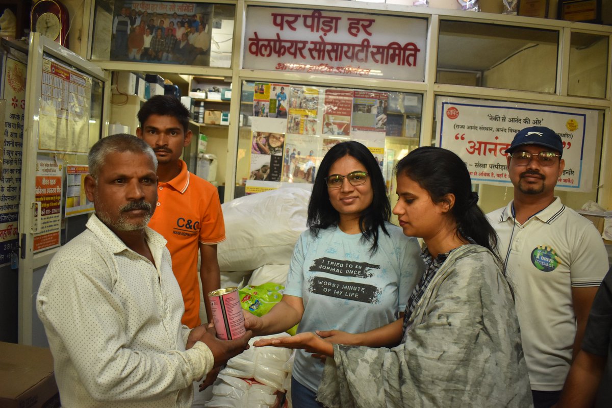 YASH_Tech's tweet photo. The #YASHFoundation is proud to support its #ImpactPartners Parpeedahar Society in its endeavour to provide healthcare services to the underprivileged. #YASHians also volunteered to visit the medical facilities to distribute medical supplies and #Healthcare kits. https://t.co/2s5C57XIeN