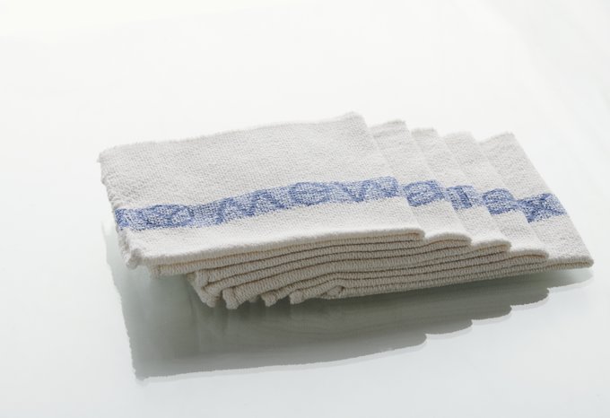 MEWA_FR's tweet image. Que ce soit Mewatex, Mewatex Ultra, Mewatex Plus, Mewa Protex, il existe aujourd'hui la lavette industrielle idéale pour chaque application. Les lavettes réutilisables sont un atout pour le bilan écologique. mewa.tm/3whghH1#mewatm #textilsharing