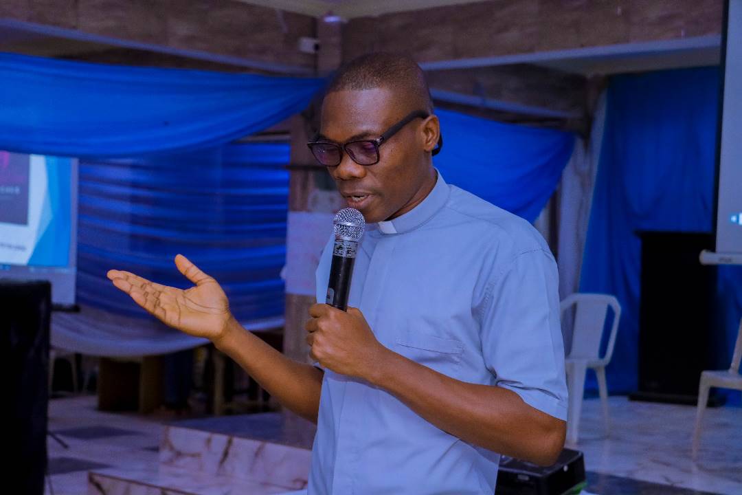 olhrcmo's tweet photo. We rejoice with our Parish Priest Very Rev Fr. Joachim Ochibili And His Associate Parish Priest, Rev Fr Pius Agbona on the occasion of the feast of the Sacred Priesthood

May God continue to increase in you as you shepherd his flocks through Christ our Lord. Amen

@olhrcmo Cares https://t.co/MFFu9gYZ3q