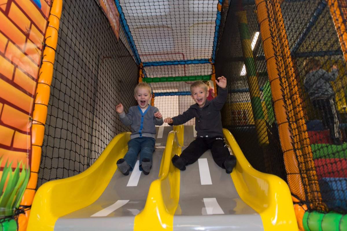 There are lots of egg-citing activities taking place across the borough over Easter for you and your kids to enjoy! From roller skate discos, craft sessions, the latest cinema films, owl clay making, soft play &amp; much more:  orlo.uk/PKlAS