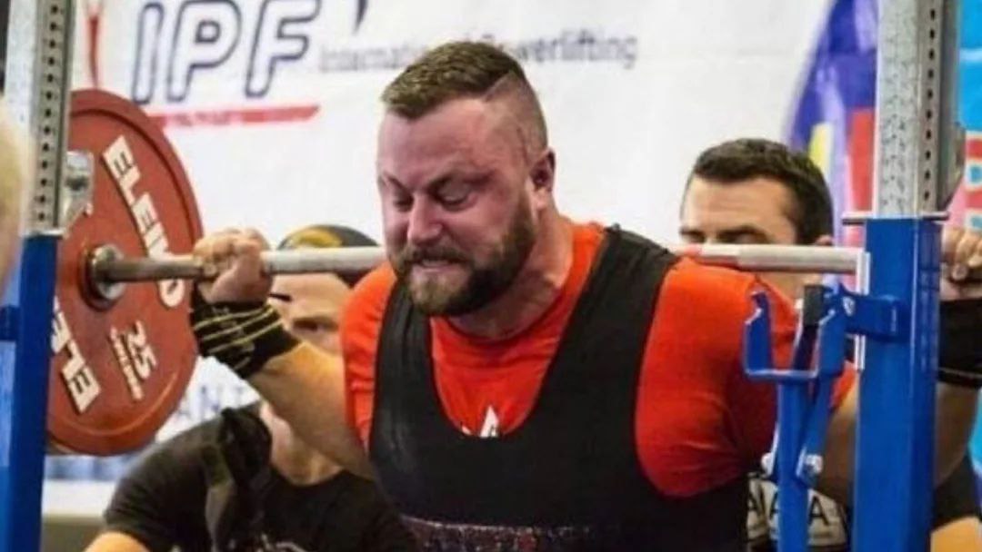 Renzo Cianchetti on Twitter "RT sweetlullaby0 “Mi sento donna”, si iscrive a una competizione