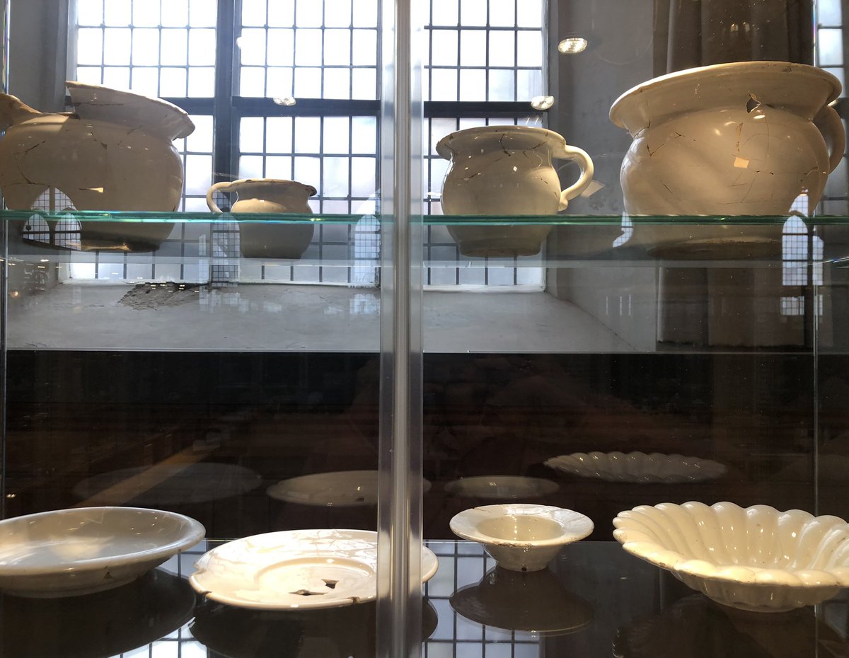 Op Witte Donderdag wat witgoed uit vroeger eeuwen.

((In de Bakenesserkerk )