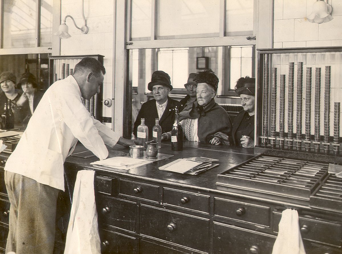 BHAandM's tweet photo. Before blister packs, patients at St Bartholomew's Hospital were expected to bring their own bottle or container to collect their medicines from the Dispensary, which you can see in this image from c.1929

#ArchiveSustainability #Pharmacy #Recycling https://t.co/N3iTs3Y9PO
