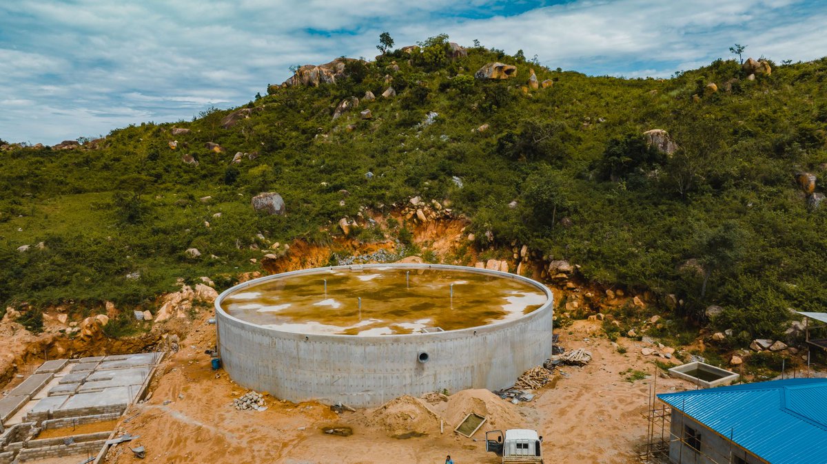 date_africa's tweet photo. 🇹🇿Tanzania : When concrete meets nature, a balance is struck between durability and beauty."
Kiabakari Water Tank in Musoma Built with Twiga Cement.
#utdatwiga_cement #utdatanzania #utdainfo #utdamusoma #utdakiabakari_water_tank https://t.co/NydhNOtNJt