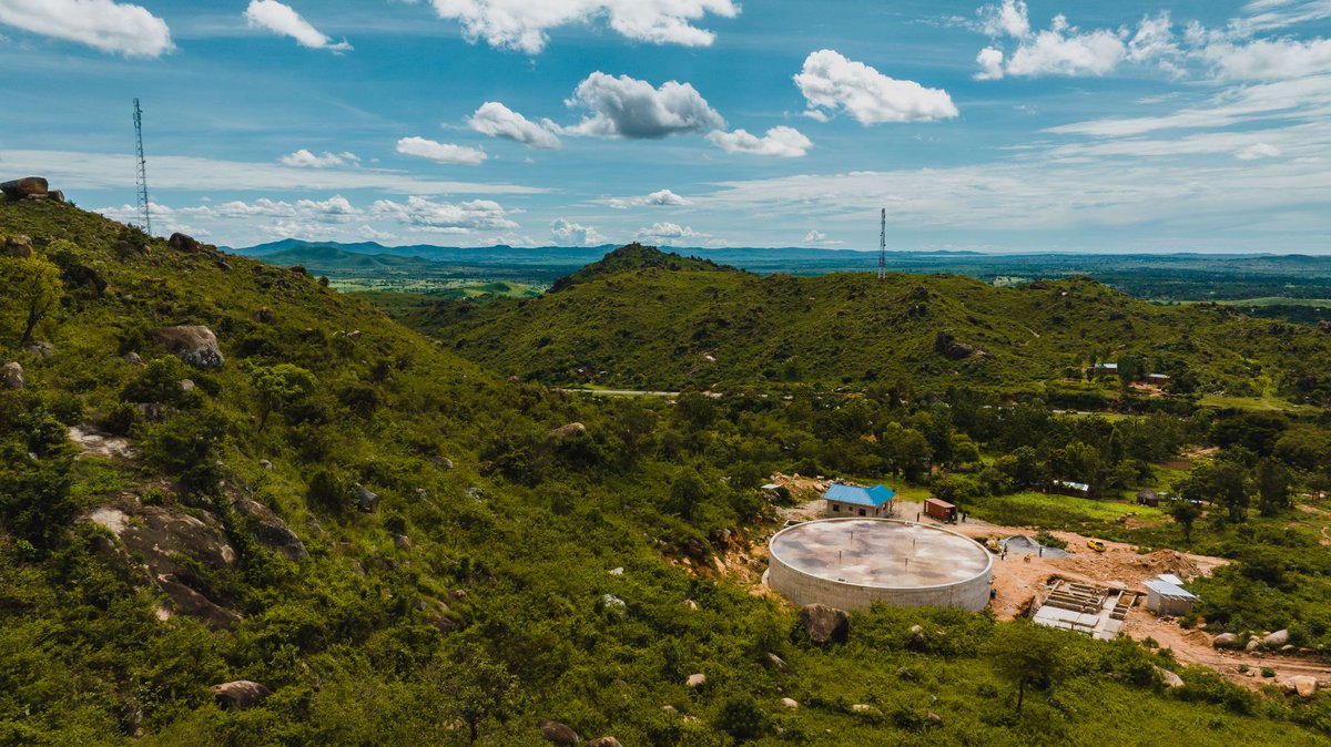 date_africa's tweet photo. 🇹🇿Tanzania : When concrete meets nature, a balance is struck between durability and beauty."
Kiabakari Water Tank in Musoma Built with Twiga Cement.
#utdatwiga_cement #utdatanzania #utdainfo #utdamusoma #utdakiabakari_water_tank https://t.co/NydhNOtNJt