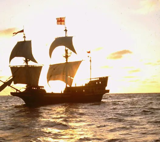 #onthisday 1974 The Golden Hinde was docked at Tower Pier in London and open to visitors. To keep The Golden Hinde open to the public for another 50 years, please donate to our fundraising page. buff.ly/3Hr75G0 

#TGH50 #fundraising #museum #history #london