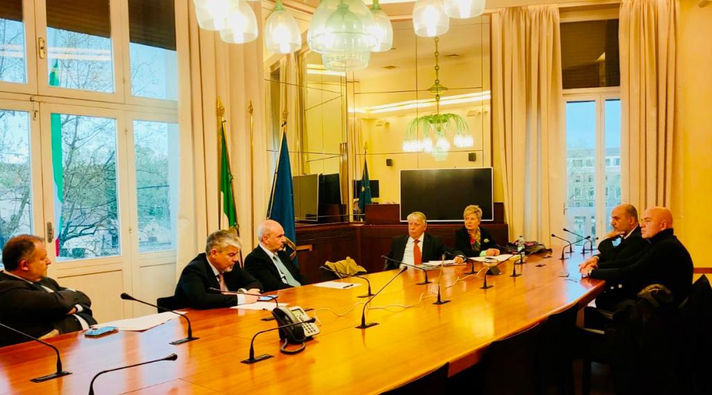 Eunomis_org's tweet photo. LETTERA AL PRESIDENTE DEL CONSIGLIO GIORGIA MELONI - Eunomis 
@Eunomis_org 
#letteraalpresidentedelconsiglio #GiorgiaMeloni #medici #ditatturasanitaria #sanitàpubblica #serviziosanitarionazionale #OMS https://t.co/1Ayvtb45SN
