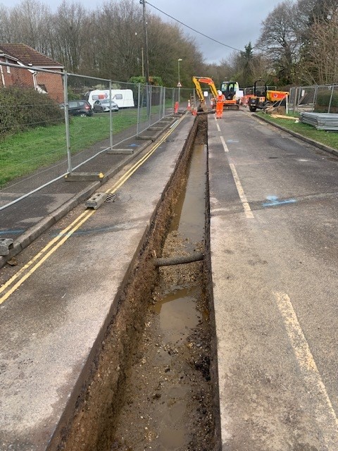 johnoflynnEA's tweet photo. #HampshireAssetTeam working with @hantsconnect & @SouthernWater to install additional culverts on #BrooksideWay to reduce future flood risk to residents in #WestEnd. #floodaware @EastleighBC @cllrGomer https://t.co/w1ffn7j6qt