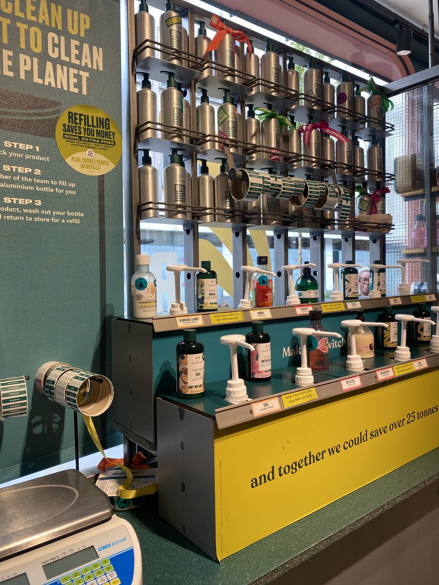 TheBodyShopUK's tweet image. Every day around 8 million pieces of plastic makes its way into our oceans. We need to clean up our act to clean up our planet - that’s why we created our refill bottles 🧴♻️💚#RefillReuseRepeat
