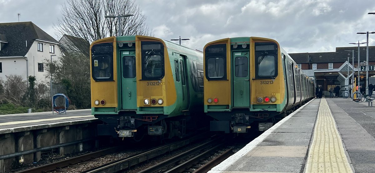 PlatformEdge1's tweet image. First stop Littlehampton ✅

313213 takes me there with 313212 about to depart for Portsmouth &amp;amp; Southsea #Class313