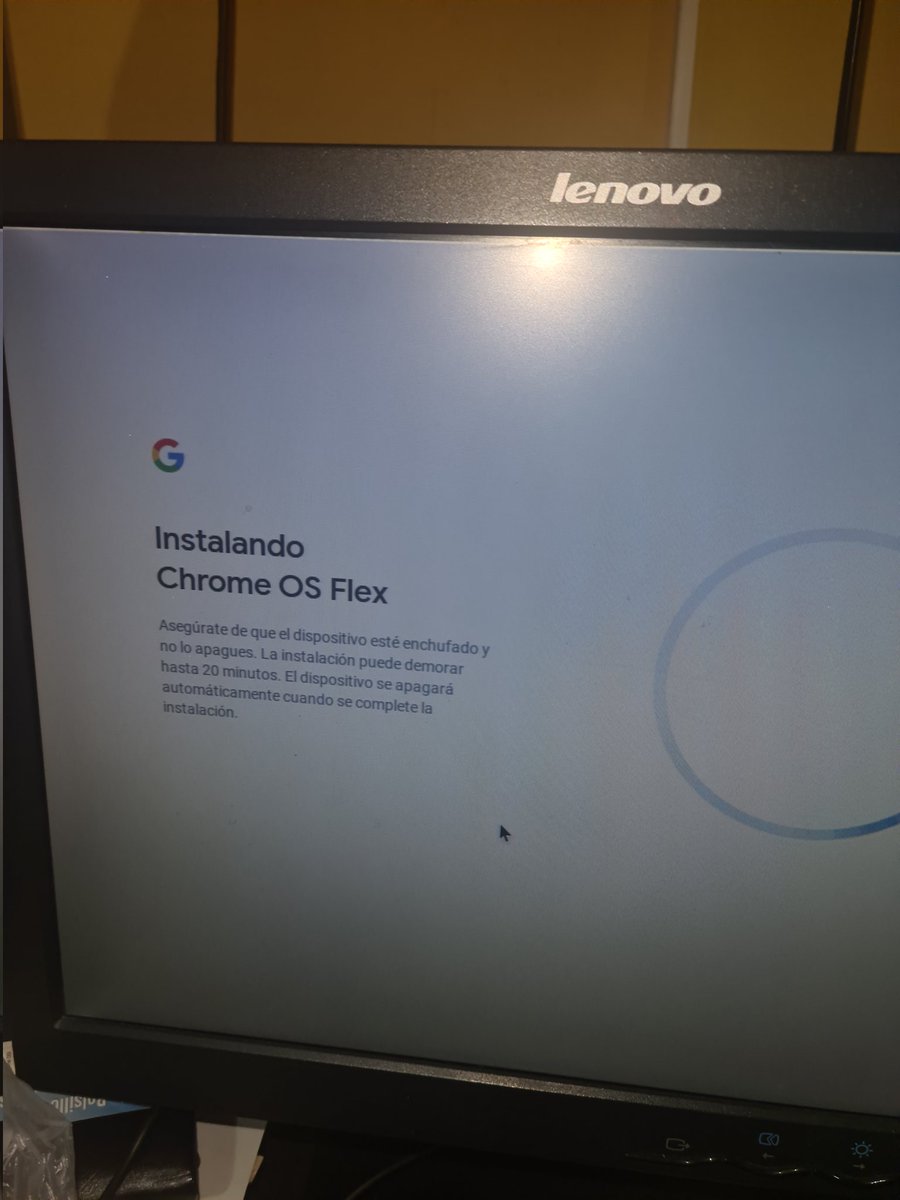 giovaelpe's tweet photo. Estoy intentando rescatar una pc vieja que usa mi mamá voy a ver que tal le va con este sistema #Google #Chrome #chromeflex https://t.co/oiMJykTWw7
