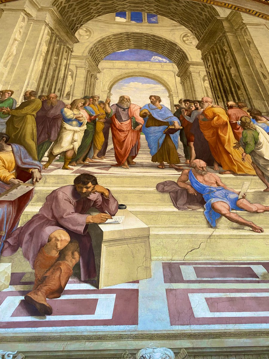 Oggi nasce 540 anni fa, il #6aprile 1483.  #RaffaelloSanzio 
Pittore e architetto, è un protagonista del Rinascimento. Qui un affresco  meraviglioso 😍 “la scuola di Atene” realizzato tra 1509 e 1511🫶