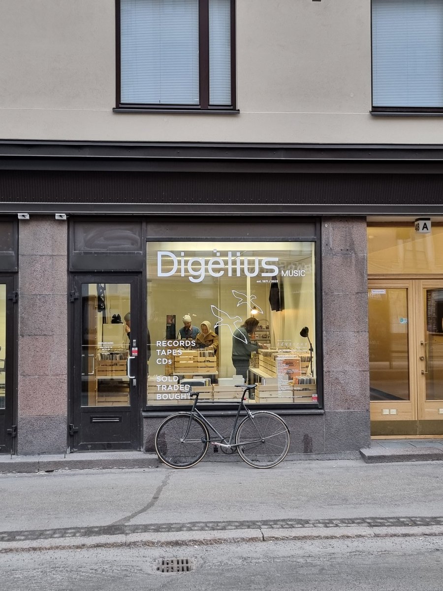 Kas vain, <a href="/DigeliusMusic/">Digelius Music</a> muutti naapuriin. Itäisen kantakaupungin jo ennestään kattava levykauppatarjonta täydentyy mukavasti.