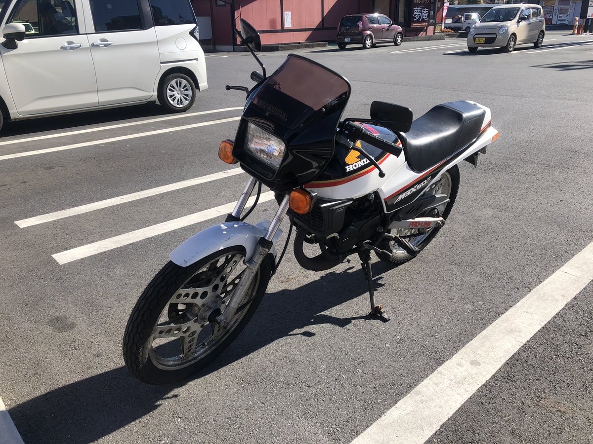 Ats_614h's tweet photo. 歴代の愛車
今も全部所有してるけど、こんなに古い車両乗ってる20歳って他にいるのかな?
2000年代のものが全くないんだがw
なんなら治さないと動かないZ360もあるし
CBのタンクはウィングマークが良くてわざわざこれにした
#HONDA #HRC #pp1 #CB750F
#CBR250R #mc19 #MBX50F #ビート https://t.co/ZutNGPpzn5