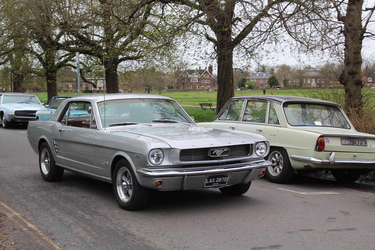 OctaneJames's tweet photo. Last lot from Sunday's #southsidehustle car meet.
There were more, of course, but I don't want you lot to get hustlefatigue.
#Wimbledoncommon #wackyracerscoffeeclub #londonclassics #classiccars #theyremeanttobedriven https://t.co/50DHZuva2N