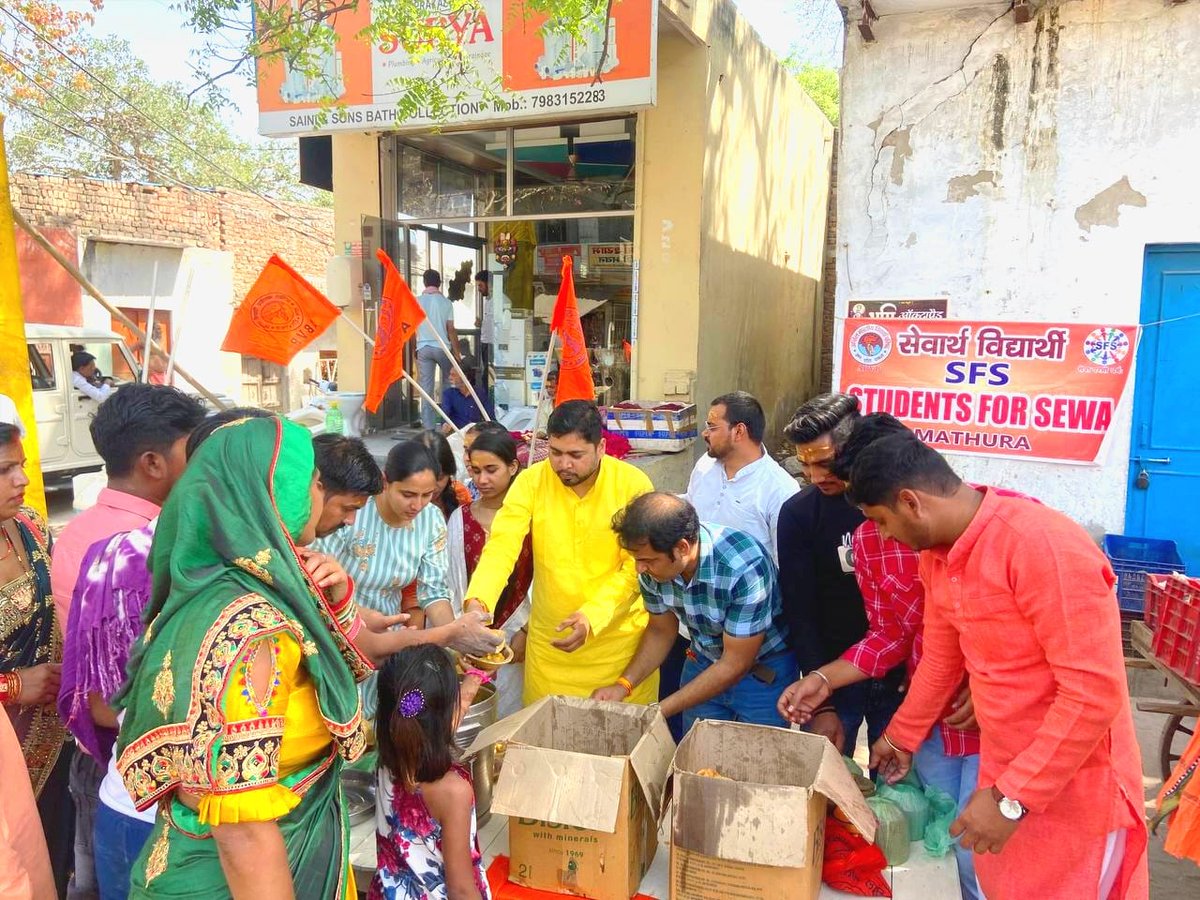 abvpbraj's tweet photo. जनपद मथुरा में स्टूडेंट फॉर सेवा (SFS) द्वारा वृंदावन के काली दह पर प्रसाद वितरण कार्यक्रम का आयोजन किया गया, जिसमें मुख्य रूप से अभाविप के प्रांत संगठन मंत्री श्री मनीष राय विशेष रूप से उपस्थित रहे।
#SFSBraj https://t.co/zLP6bRfkrg