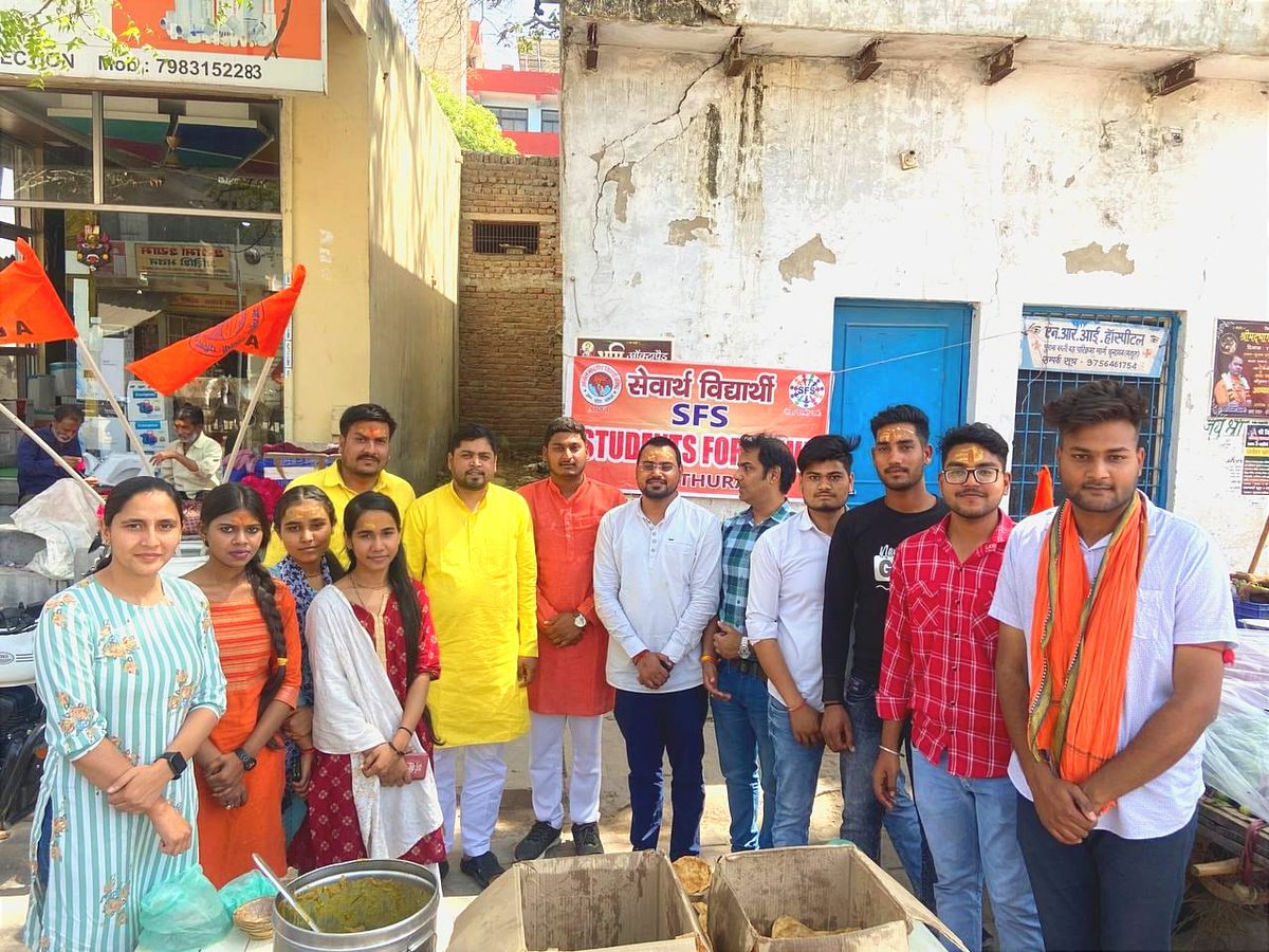 abvpbraj's tweet photo. जनपद मथुरा में स्टूडेंट फॉर सेवा (SFS) द्वारा वृंदावन के काली दह पर प्रसाद वितरण कार्यक्रम का आयोजन किया गया, जिसमें मुख्य रूप से अभाविप के प्रांत संगठन मंत्री श्री मनीष राय विशेष रूप से उपस्थित रहे।
#SFSBraj https://t.co/zLP6bRfkrg